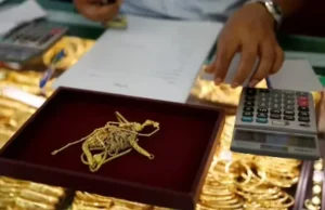 त्योहारों पर अगर खरीद रहे सोना तो रखें ये खास ध्यान
