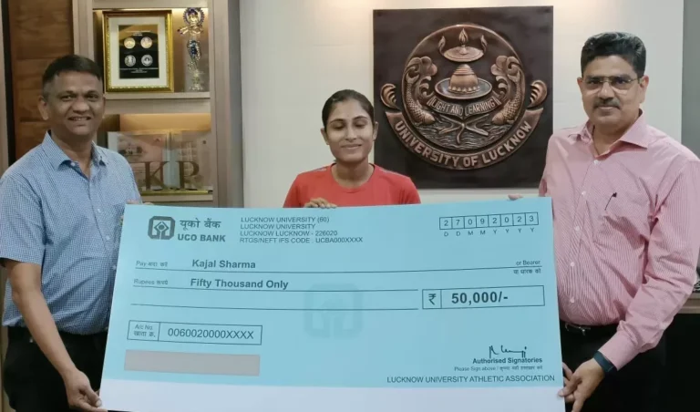 लखनऊ विश्वविद्यालय की छात्रा काजल शर्मा को खिलाड़ी कोष योजना से मिले पचास हजार रुपए