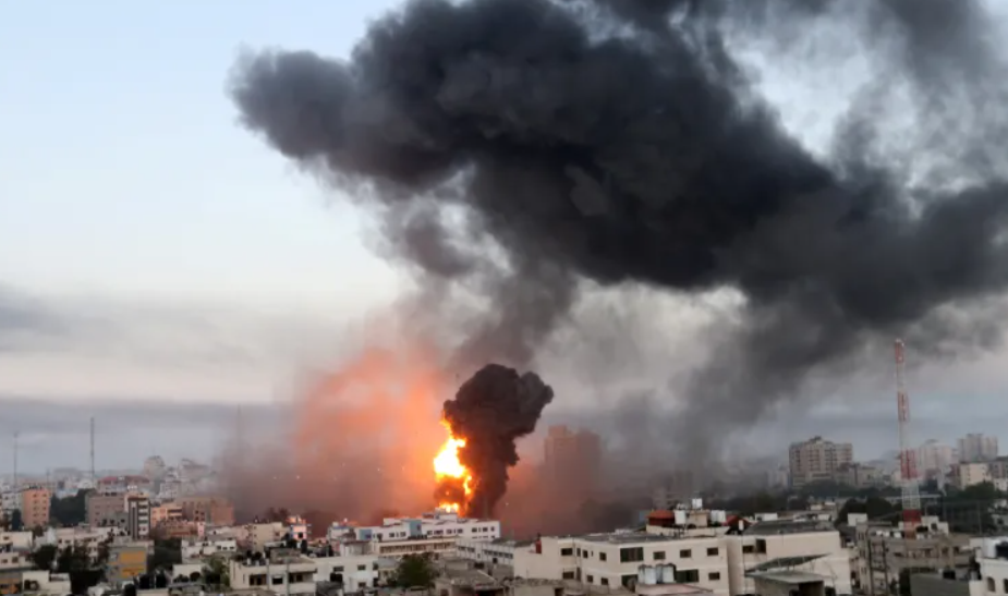 इज़रायल पर हमसा आतंकी संगठन ने दागे दर्जनों रॉकेट