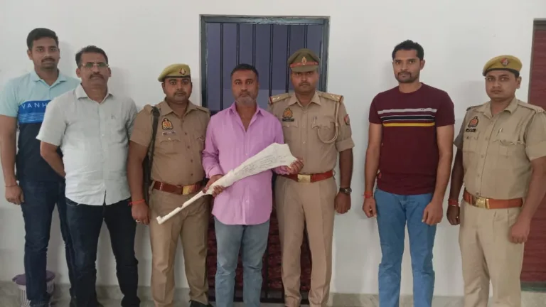 देवरिया हत्याकांड: मुख्य आरोपी नवनाथ को पुलिस ने किया गिरफ्तार, भगोड़ो की तलाश जारी