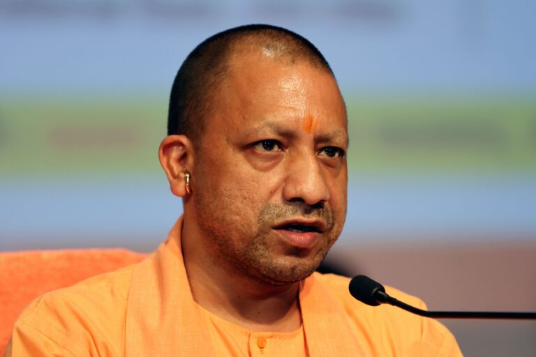 देवरिया प्रकरण में मुख्यमंत्री योगी आदित्यनाथ की कठोर कार्रवाई