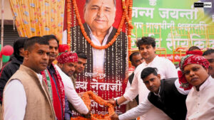 Deoria: नेताजी की जयंती पर श्रद्धांजलि देने उमड़ा युवाओं का हुजूम, भाजपा को उखाड़ फेंकने का लिया संकल्प!