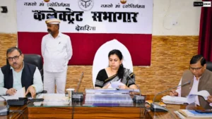 Deoria News: डीएम ने की सीएम डैशबोर्ड की समीक्षा, लापरवाही पर चार अधिकारियों से मांगा स्पष्टीकरण