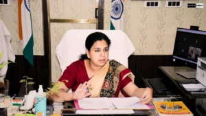 Deoria News: देवरिया प्रशासन की सख्ती, लापरवाह लेखपाल मानवेन्द्र प्रताप सिंह निलंबित