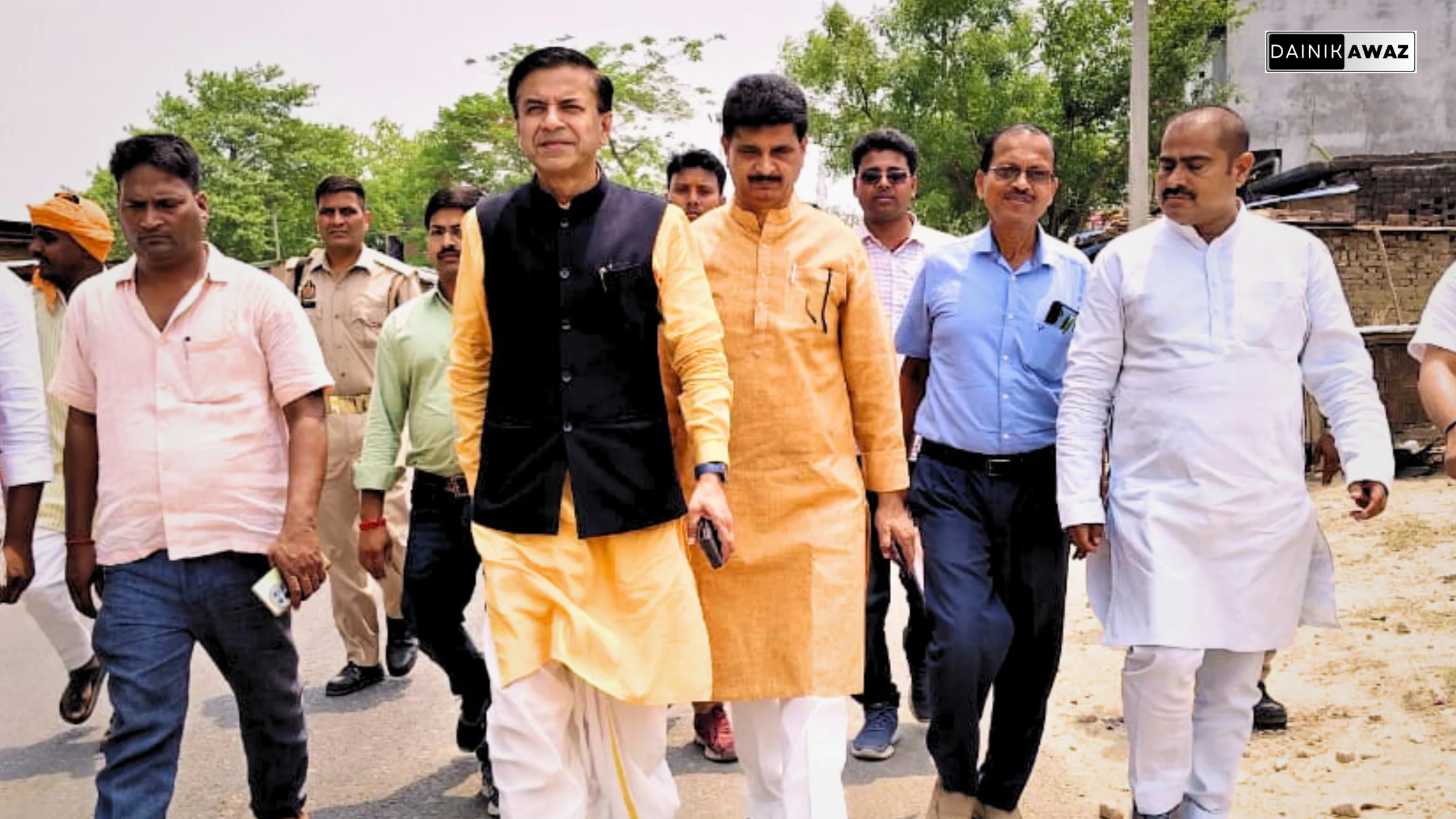 Deoria News: प्रधानमंत्री ग्राम सड़क योजना से देवरिया को मिली सौगात, सांसद शशांक मणि ने किया निरीक्षण