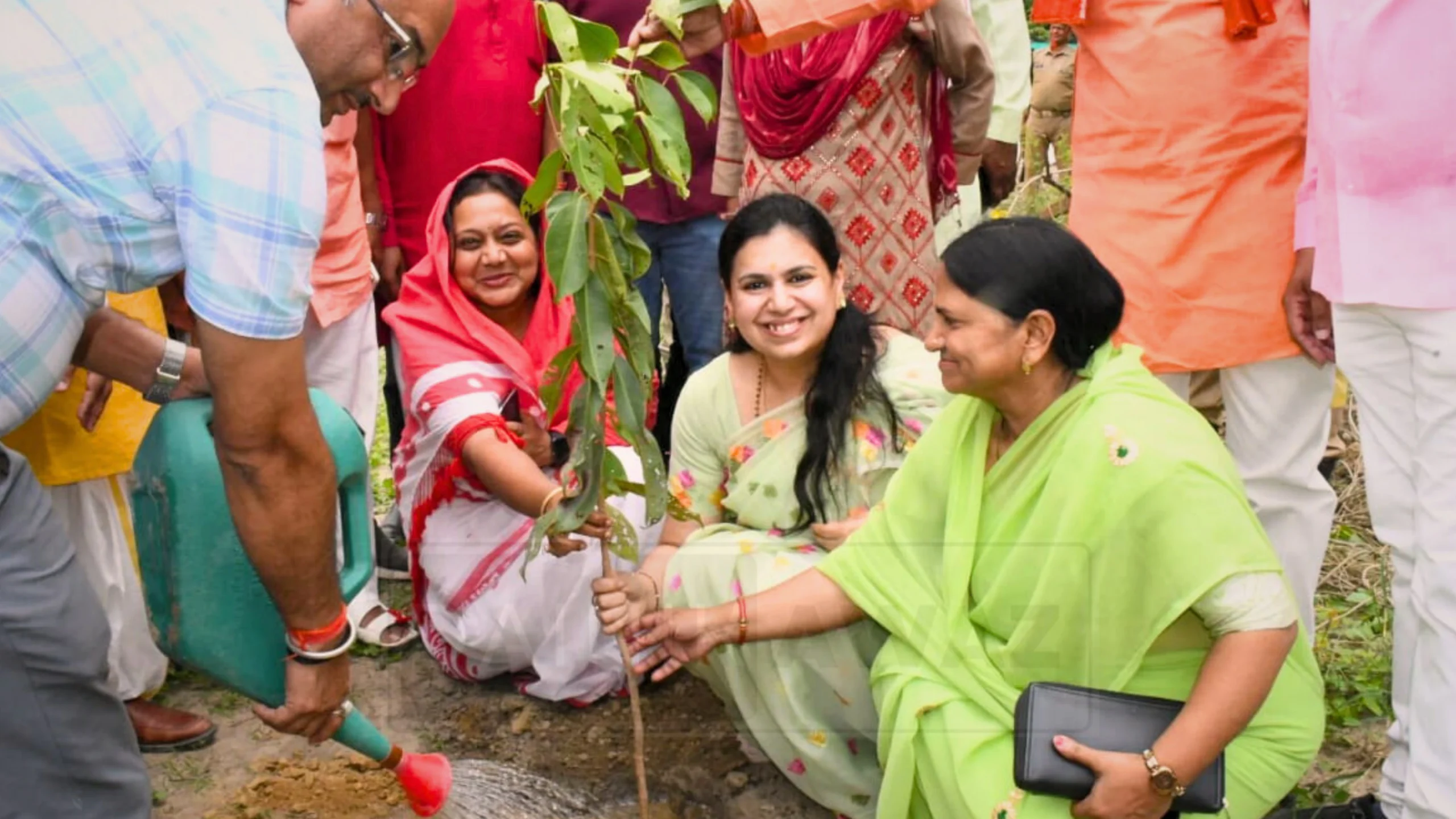 देवरिया, देवरिया न्यूज़, देवरिया जिलाधिकारी, देवरिया सांसद, शशांक मणि त्रिपाठी, दिव्य मित्तल